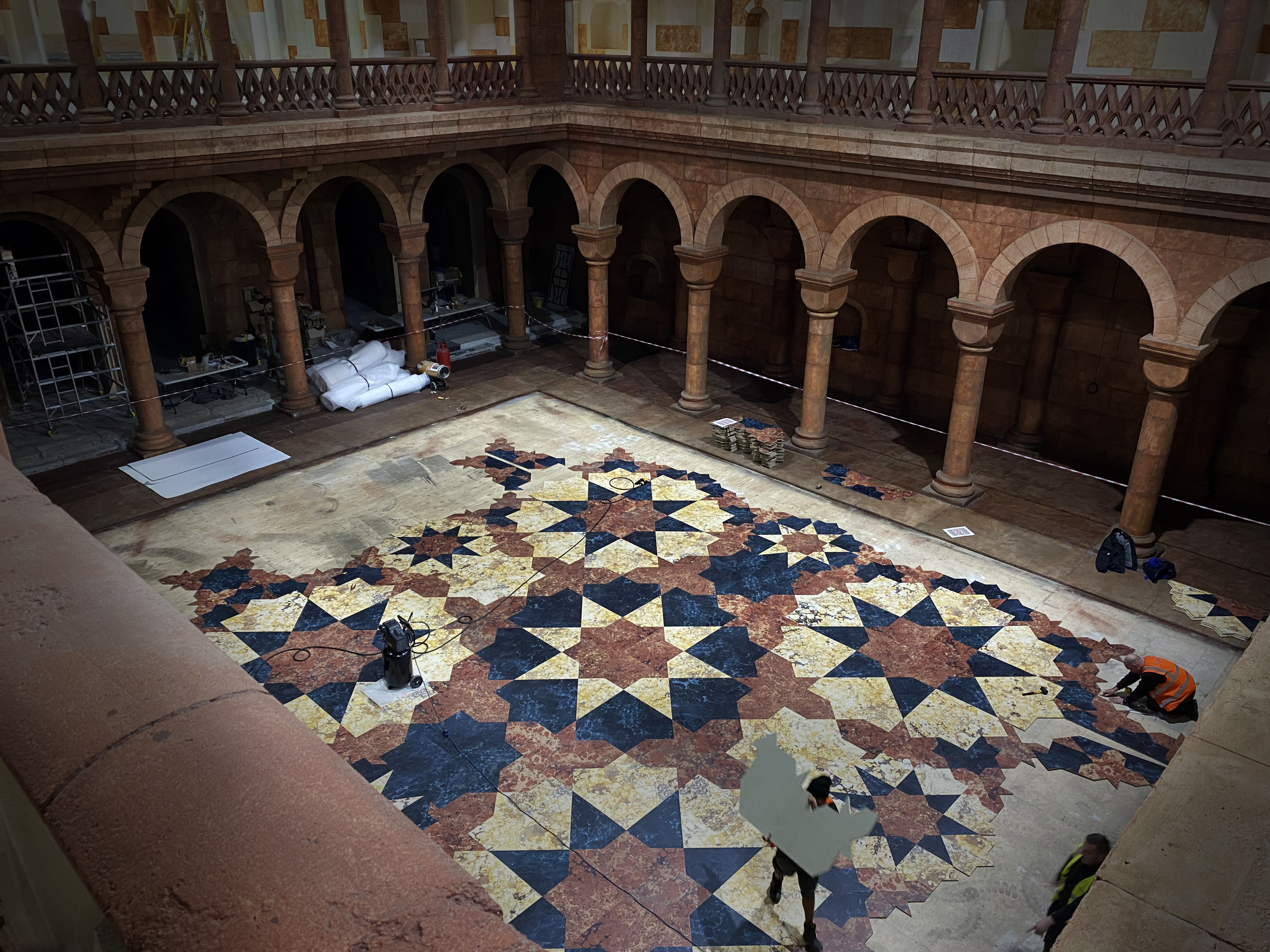 Film set floor design and installation